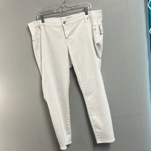 *HOST PICK* NWT GAP Maternity Jeans White Size 34 New With Tags